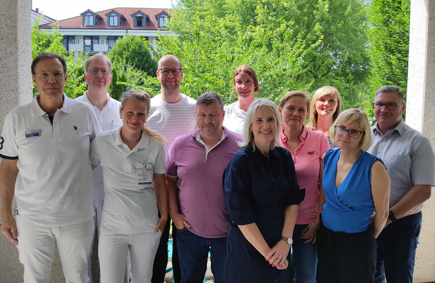 Hinten v. l.: CA Dr. med. Andreas Nachtmann, Johannes Drößler, Annalena Sauer, Kristin Loll. Vorne v. l.: CA Dr. med. Axel Gassen, Funktionsoberärztin Dr. med. Anja Möller, Kay Menz, Diana Burbach, Babette Eichenauer, Michaela Trautvetter, Andreas Wilhelm