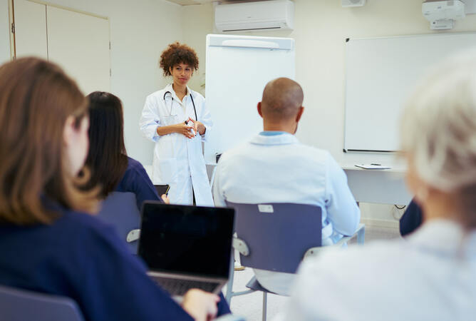 Fortbildung: Osteoporose im Fokus. Wenn der Knochen viele Fachrichtungen braucht